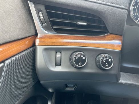Used 2016 Cadillac Escalade Premium image 17