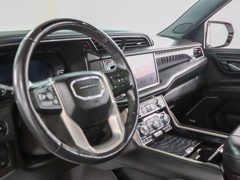 Used 2023 GMC Yukon XL Denali w/ Advanced Technology Package AWD/4WD image 28