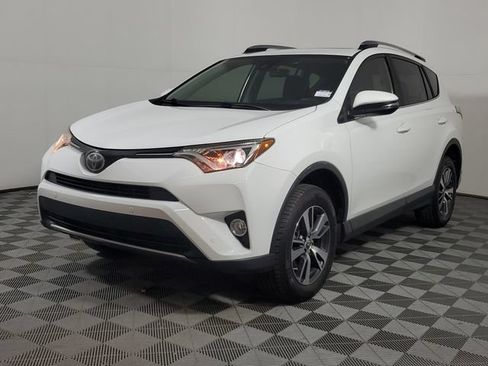 Used 2017 Toyota RAV4 XLE FWD image 3