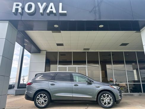 Used 2019 Buick Enclave Avenir w/ Avenir Technology Package FWD image 1