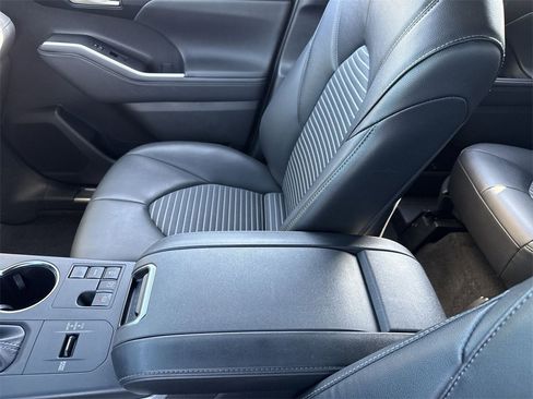 Used 2024 Toyota Highlander XSE image 19