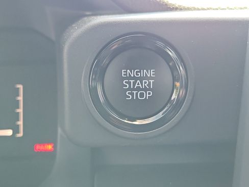 Certified 2025 Toyota Tacoma SR5 AWD/4WD image 24