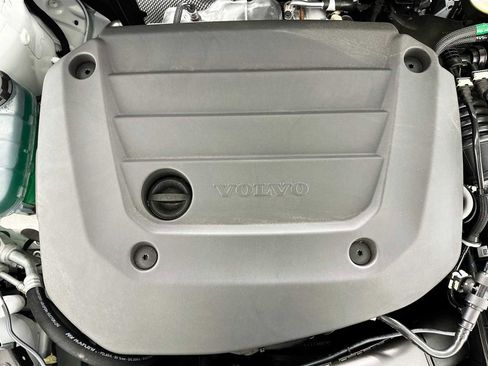 Used 2025 Volvo XC40 B5 Plus w/ Protection Package Premier image 26