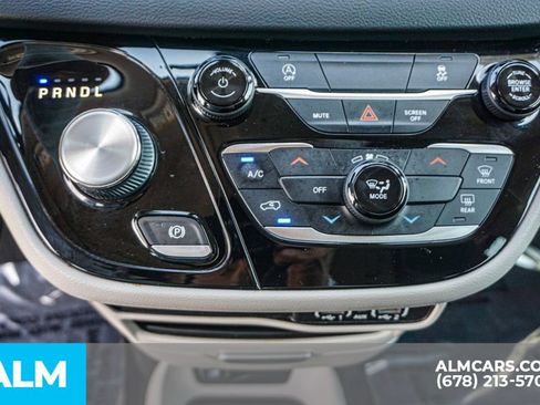 Used 2022 Chrysler Voyager LX FWD image 46