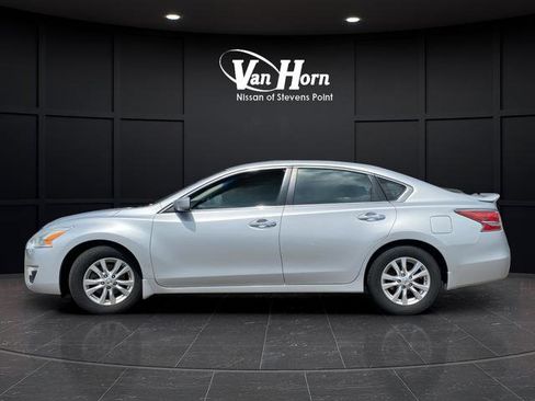 Used 2015 Nissan Altima 2.5 S w/ Sport Value Package FWD image 4