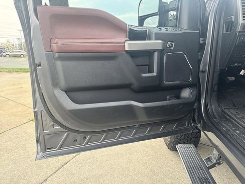 Used 2021 Ford F250 Platinum image 9