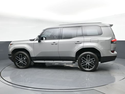 Used 2024 Lexus GX 550 image 4