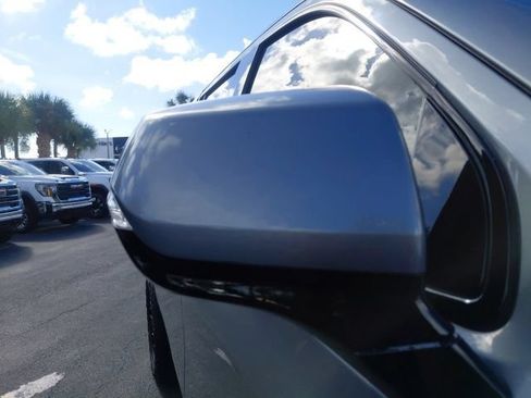 Used 2022 GMC Yukon XL AT4 AWD/4WD image 7