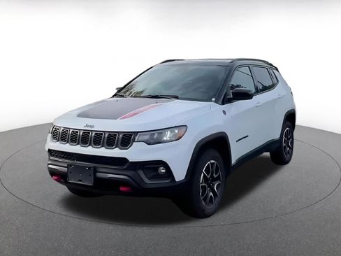 Used 2025 Jeep Compass Trailhawk image 7