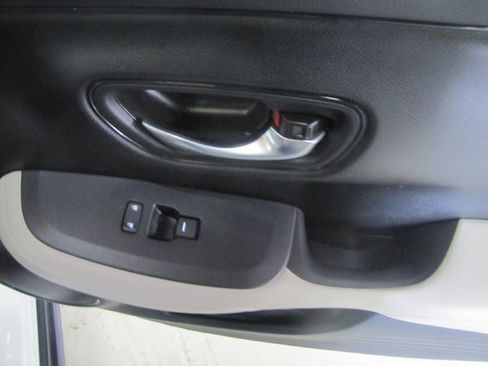 Certified 2025 Honda HR-V LX image 21