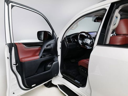 Used 2018 Lexus LX 570 4WD image 30