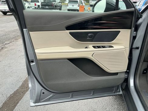 Certified 2025 Lincoln Nautilus Premier image 14