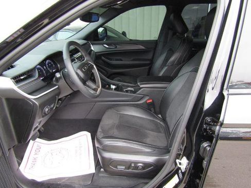 Used 2024 Jeep Grand Cherokee Altitude AWD/4WD image 23