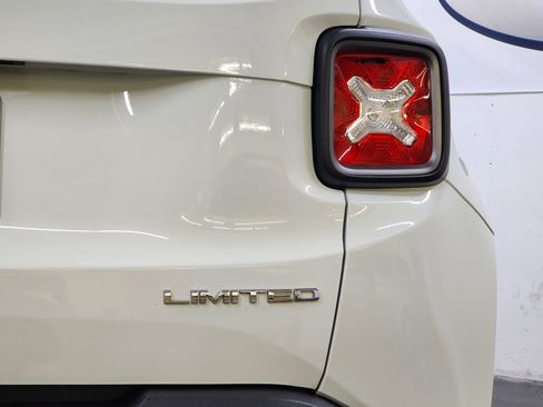 Used 2021 Jeep Renegade Limited image 17