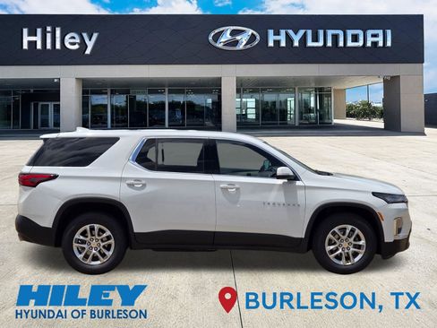 Used 2023 Chevrolet Traverse LS w/ Safety Package FWD image 3