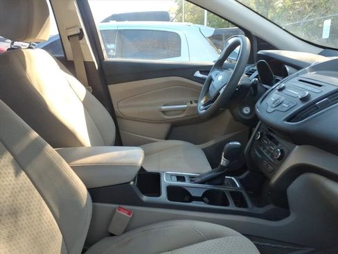 Used 2017 Ford Escape SE image 9