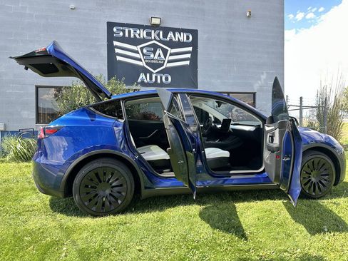 Used 2025 Tesla Model Y Long Range AWD/4WD image 29