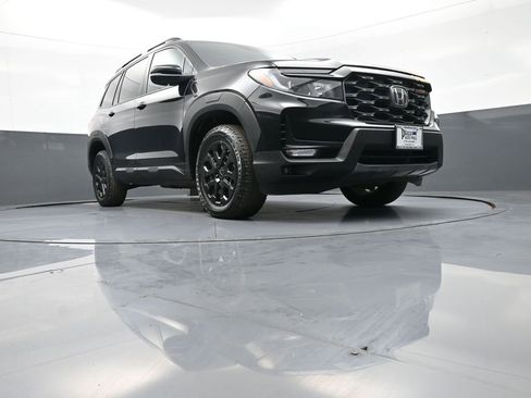 Certified 2023 Honda Passport TrailSport image 28