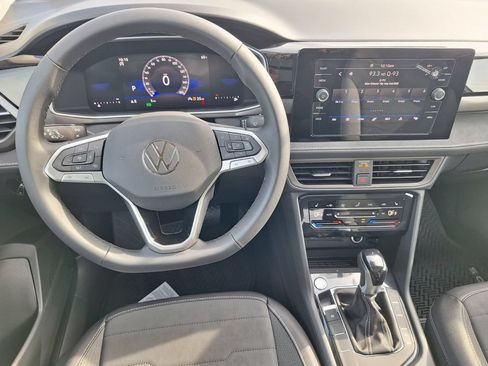 New 2026 Volkswagen Taos SE FWD image 20