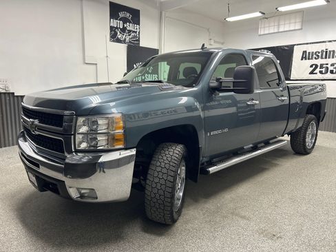 Used 2008 Chevrolet Silverado 2500 LT w/ 1LT Convenience Package AWD/4WD image 3