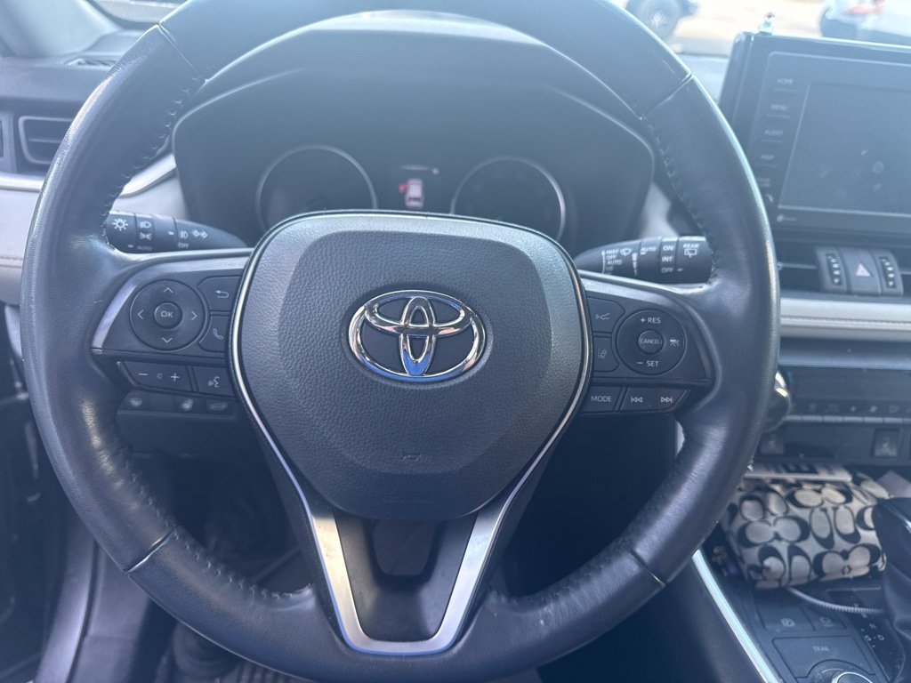 Used 2022 Toyota RAV4 XLE Premium AWD/4WD image 12