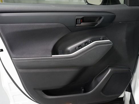 Certified 2024 Toyota Highlander LE image 31