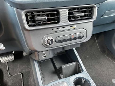 New 2025 Ford Maverick XL image 12