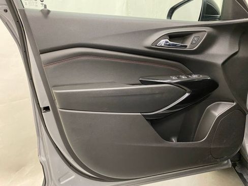 Used 2025 Chevrolet Trax RS FWD image 10