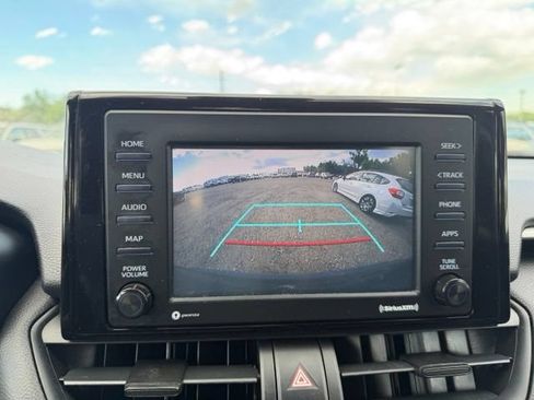 Used 2021 Toyota RAV4 LE AWD/4WD image 12