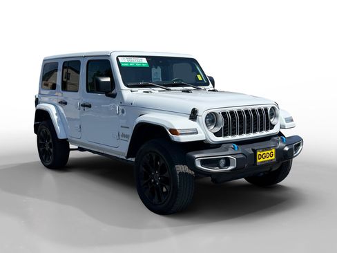 Used 2024 Jeep Wrangler Unlimited Sahara w/ Safety Group AWD/4WD image 7