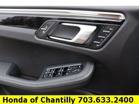 Used 2021 Porsche Macan Base image 21