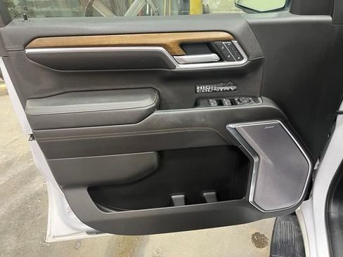 Used 2022 Chevrolet Silverado 1500 High Country w/ High Country Premium Package AWD/4WD image 13