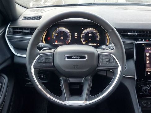 New 2025 Jeep Grand Cherokee L Altitude image 18