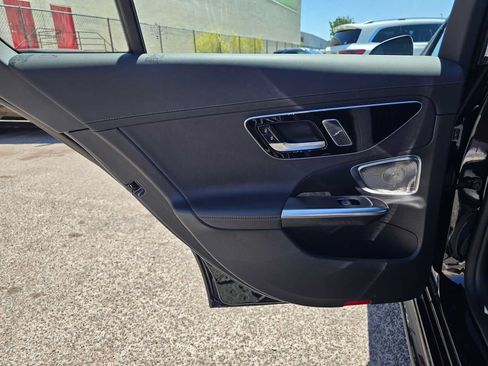 Used 2025 Mercedes-Benz C 300 4MATIC Sedan image 16