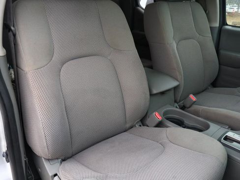 Used 2019 Nissan Frontier SV image 15