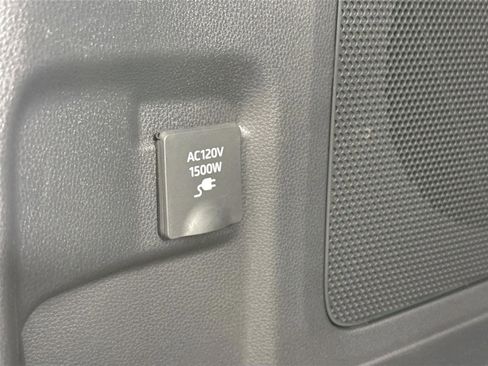 Used 2023 Toyota Highlander Platinum FWD image 41