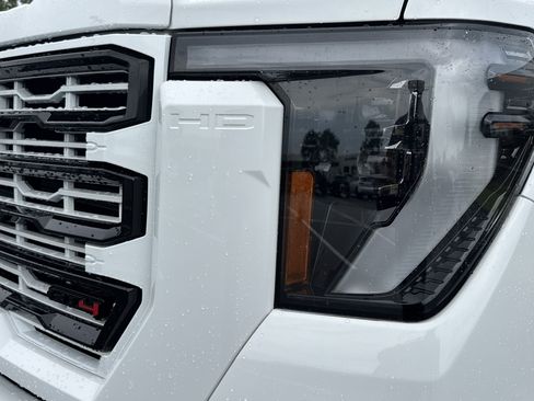 Used 2024 GMC Sierra 2500 AT4 w/ AT4 Premium Plus Package AWD/4WD image 6