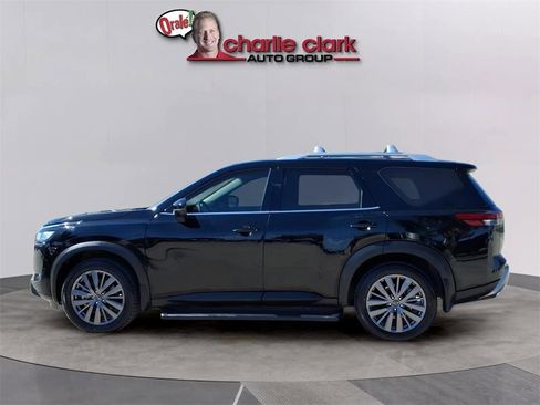 Used 2024 Nissan Pathfinder SL w/ SL Premium Package image 2