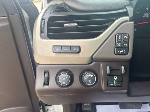 Used 2019 GMC Yukon Denali w/ Denali Ultimate Package AWD/4WD image 13