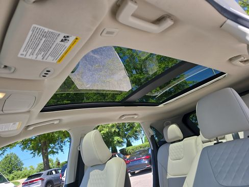 Used 2023 Ford Edge Titanium w/ Class II Trailer Tow Package AWD/4WD image 32