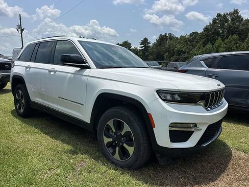 Used 2024 Jeep Grand Cherokee Limited 4xe AWD/4WD image 11