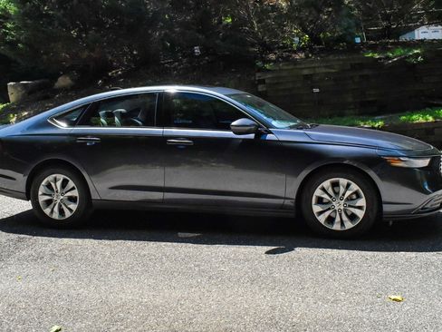 Used 2023 Honda Accord EX image 8