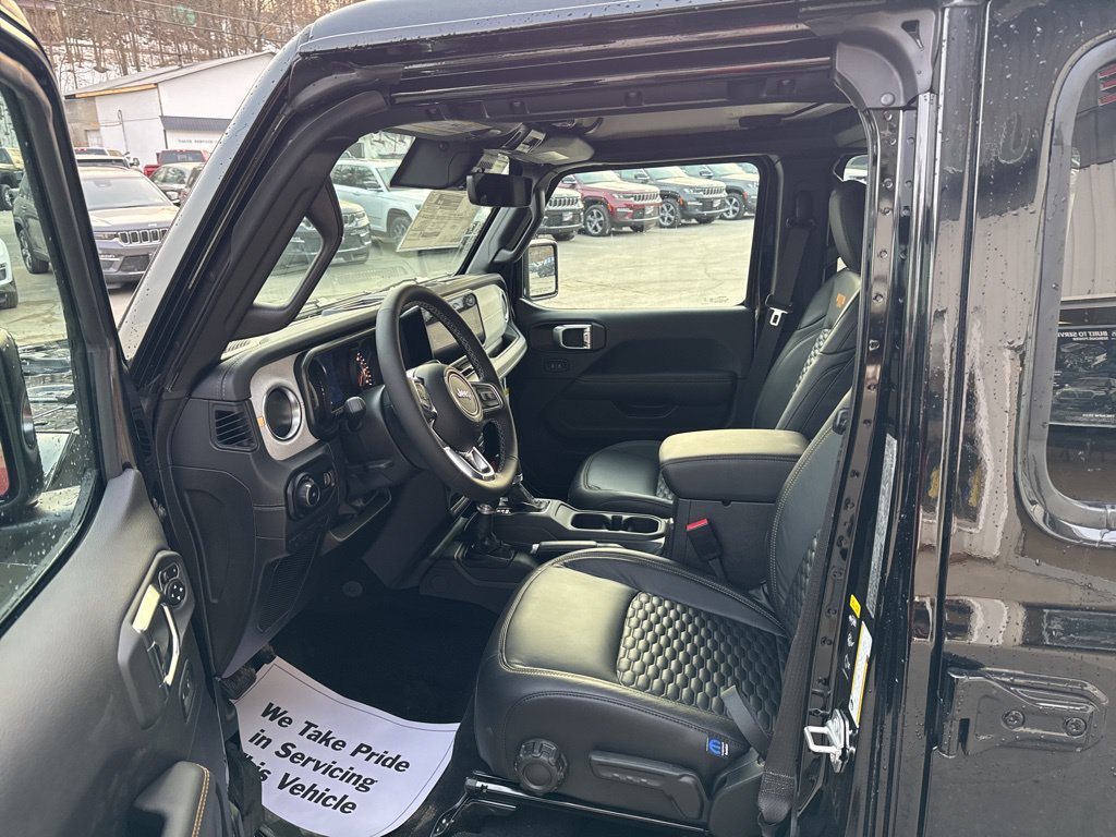 New 2025 Jeep Wrangler Unlimited Sahara w/ Technology Group AWD/4WD image 7
