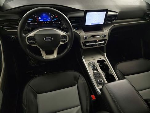 Used 2023 Ford Explorer XLT w/ Equipment Group 202A AWD/4WD image 32