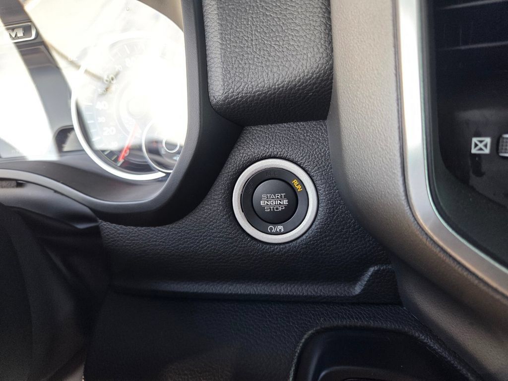 Used 2022 RAM 1500 Big Horn AWD/4WD image 31