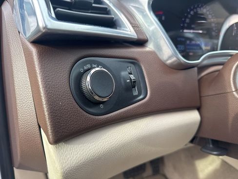 Used 2013 Cadillac SRX Luxury image 17