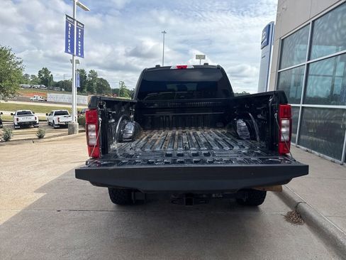 Used 2022 Ford F250 XLT w/ Black Appearance Package AWD/4WD image 8