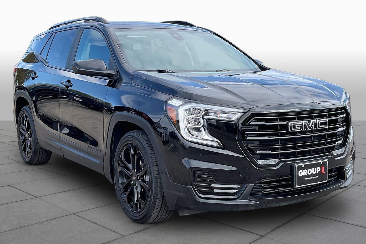 Used 2022 GMC Terrain SLE w/ Driver Convenience Package FWD image 3