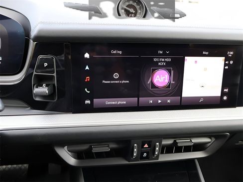 Used 2025 Porsche Cayenne Coupe image 23