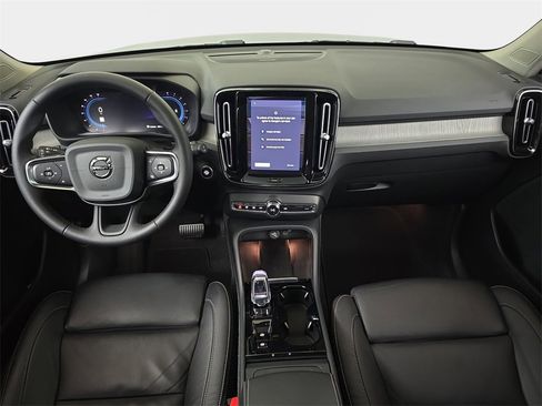 Used 2023 Volvo XC40 B5 Ultimate w/ Protection Package Premier image 13